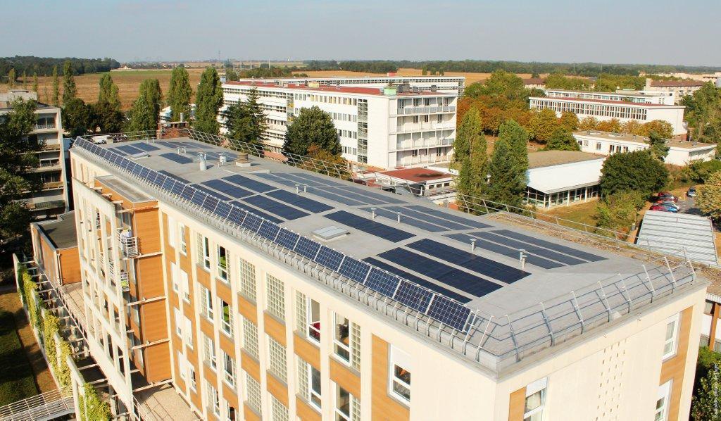 2010 - 866 m² - Etanchéité membrane synthétique avec incoporation panneaux photovoltaiques