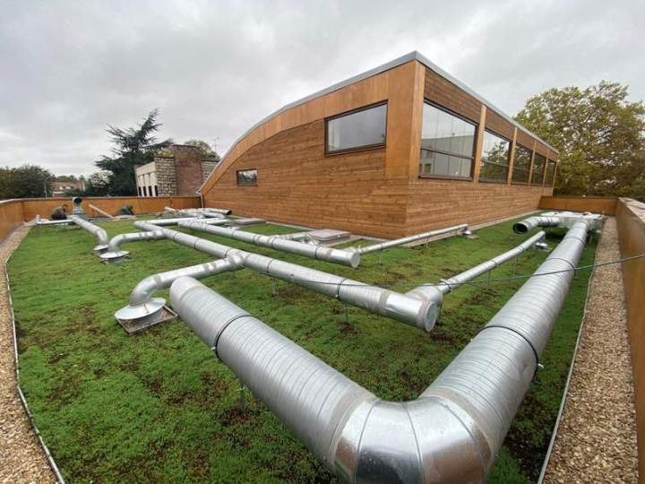 Installation de toiture végétalisée en Île-de-France